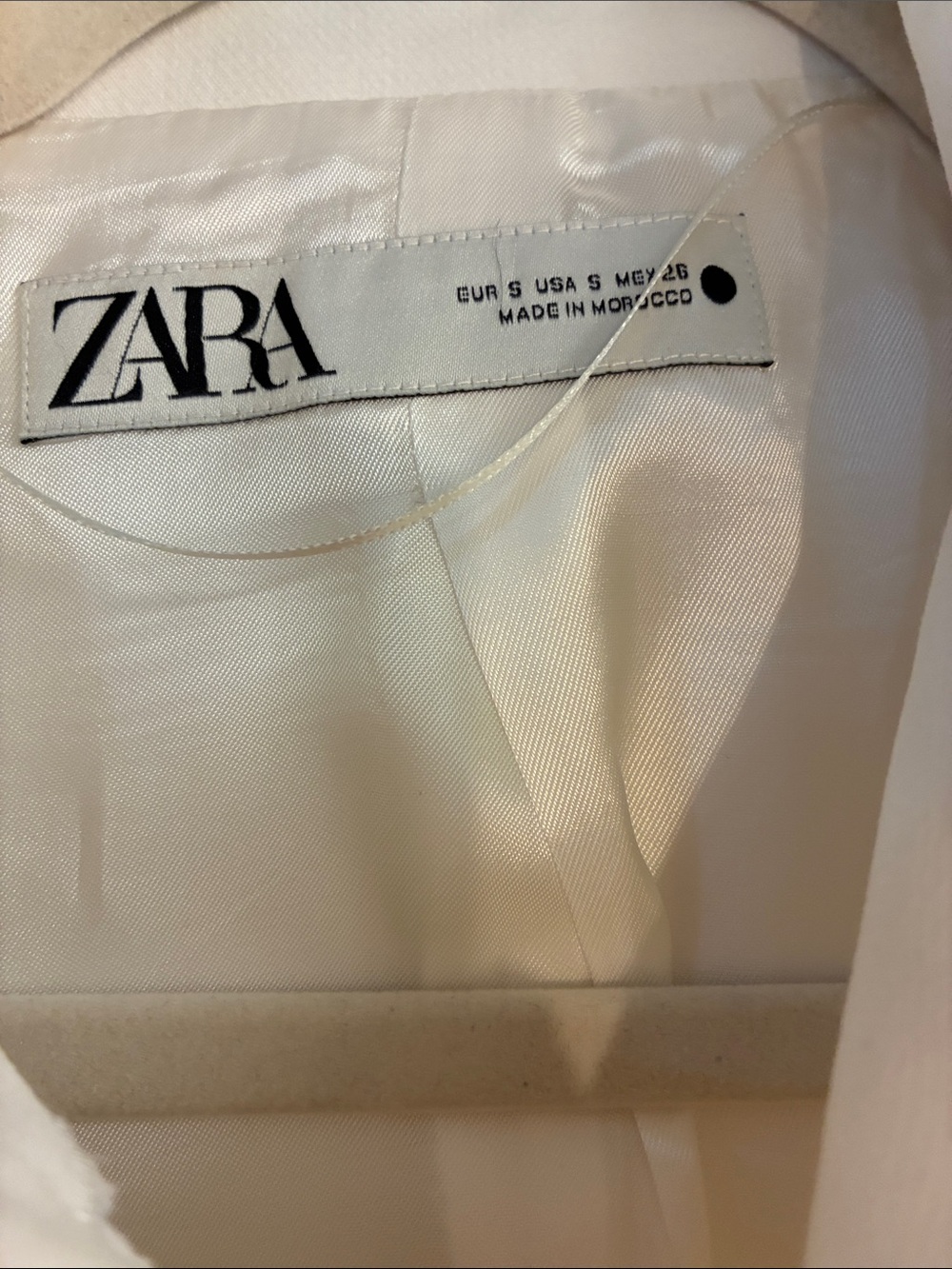 ZARA Cream Feather-Cuff Cropped Blazer with removable cuffs. Soft elegant lining - Picture 2 of 10